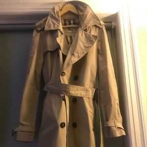 Burberry Sandringham Women’s Trench